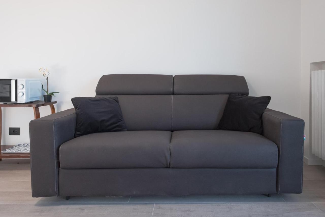 By The Lake Apartments - Smart Desenzano del Garda Ngoại thất bức ảnh